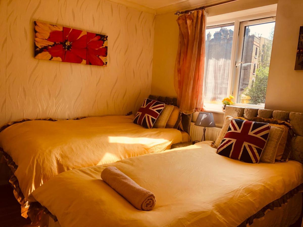 Hébergement de vacances Cheerful 4 Bedroom House With Garden Free Parking Londres