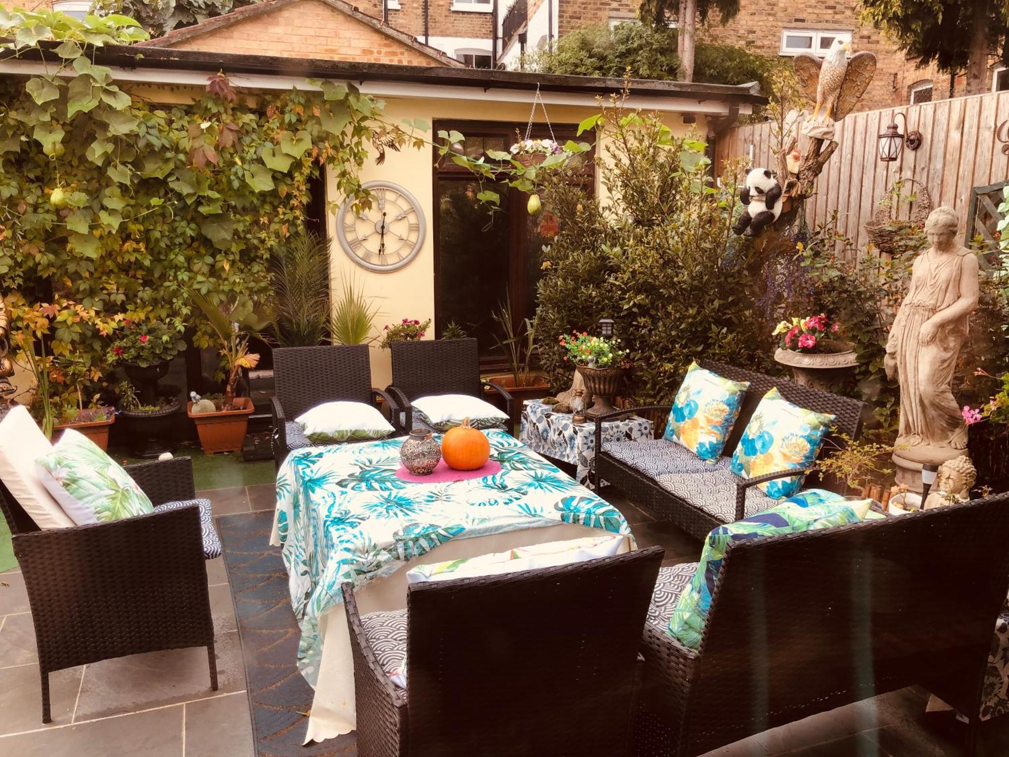 Cheerful 4 Bedroom House With Garden Free Parking Hébergement de vacances