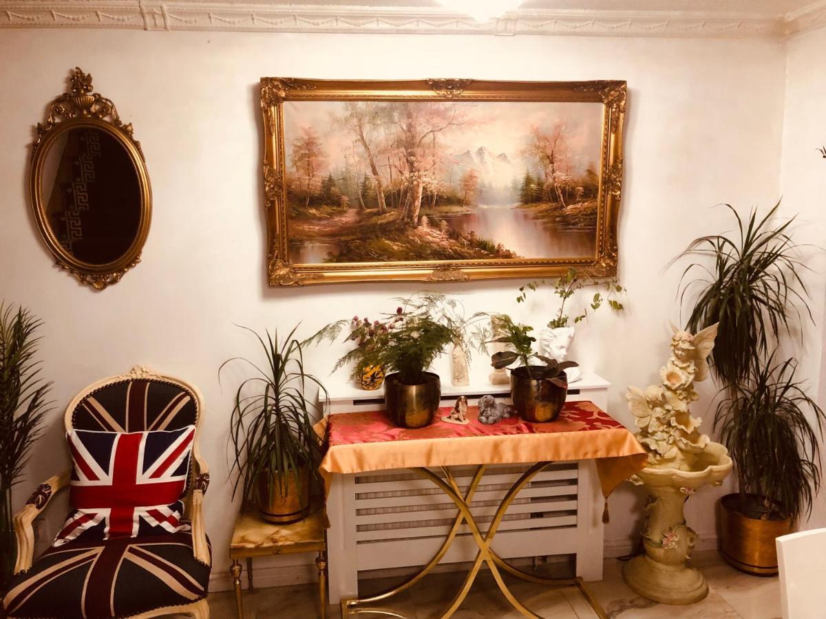 Cheerful 4 Bedroom House With Garden Free Parking Casa de Férias Londres