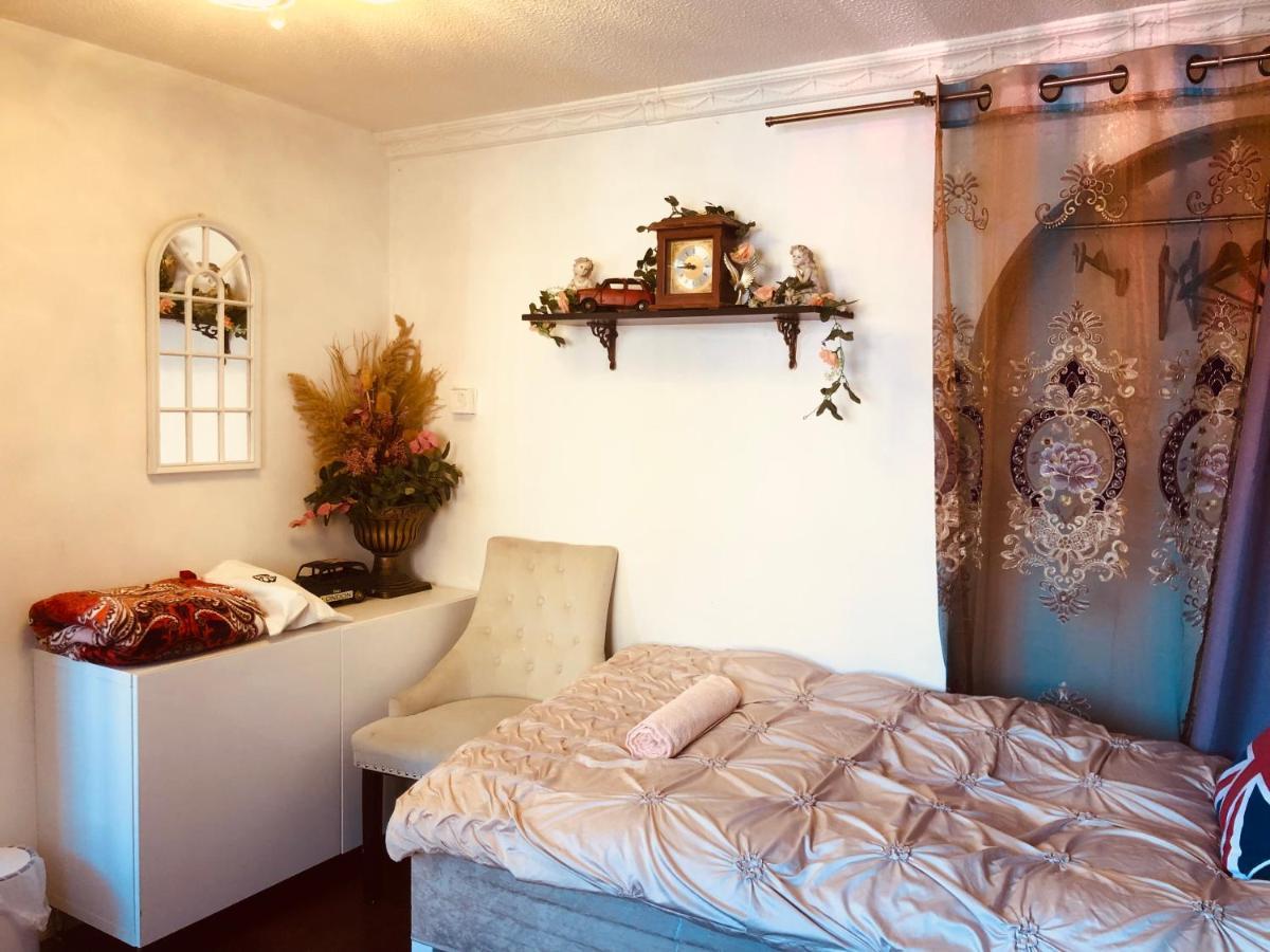 Cheerful 4 Bedroom House With Garden Free Parking Casa de Férias *